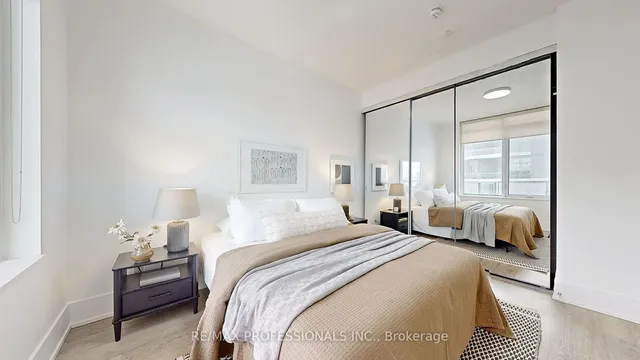 Additional image 19 of 15 Merchants Wharf Unit 1208