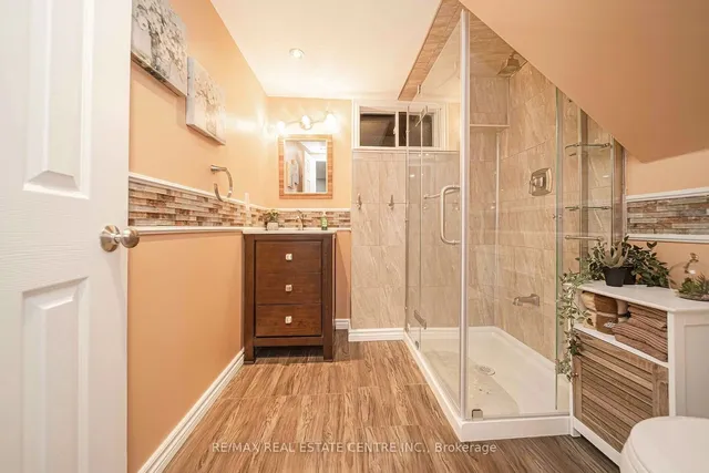 Additional image 37 of 78 Simmons Blvd