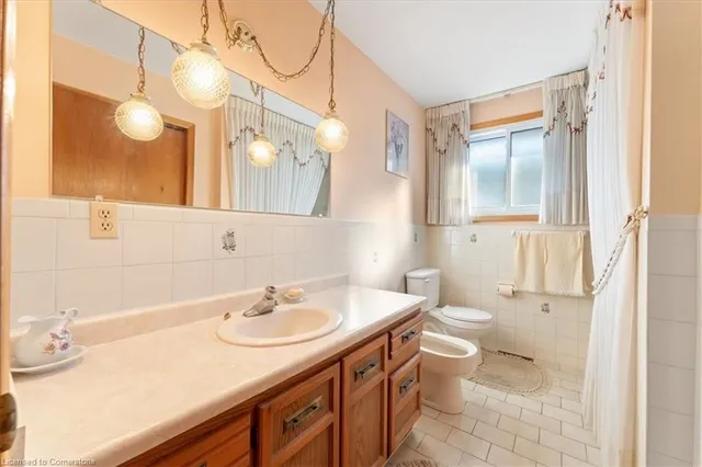 Additional image 25 of 17 Colgate Crt