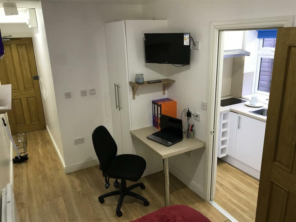 Additional image 4 of Next to the University of Birmingham