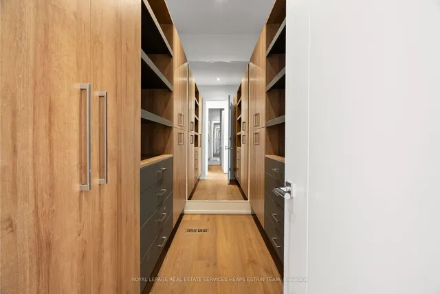 Additional image 22 of 39 Sharron Dr