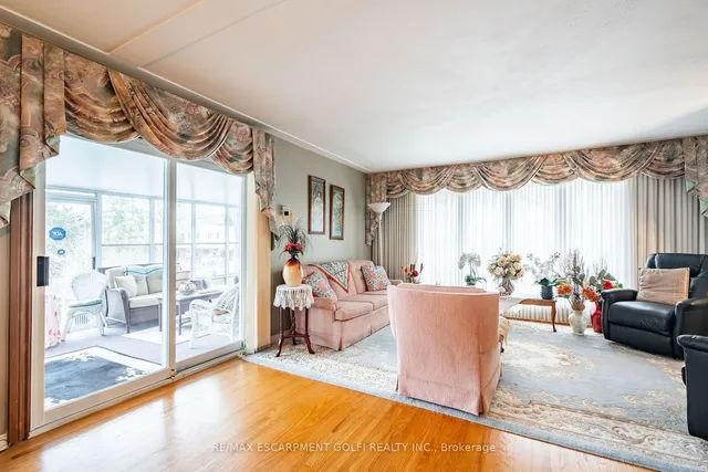 Additional image 18 of 25 Blanche Crt