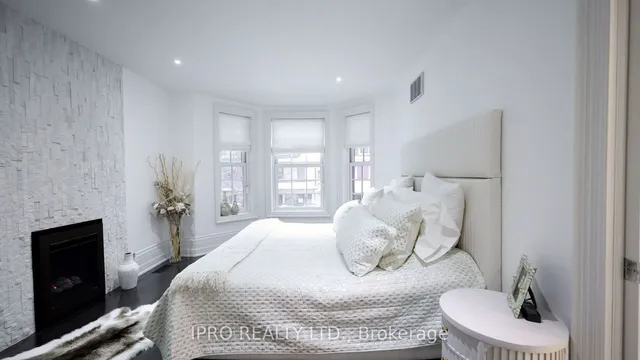 Additional image 23 of 20 Fairview Blvd