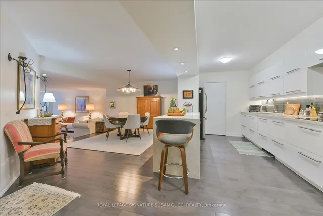 Additional image 5 of 130 Carlton St Unit 810