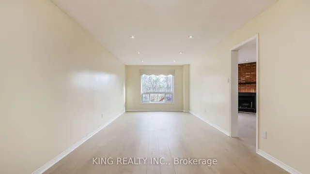 Additional image 7 of 8 Hummingbird Crt