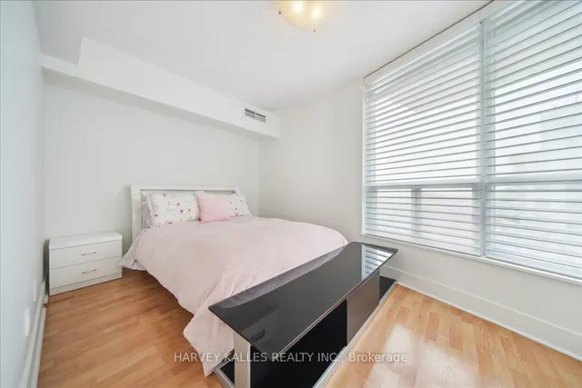 Additional image 23 of 550 Queens Quay Unit 809