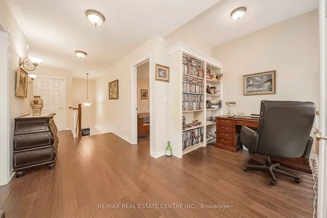 Additional image 38 of 733 Macbeth Hts