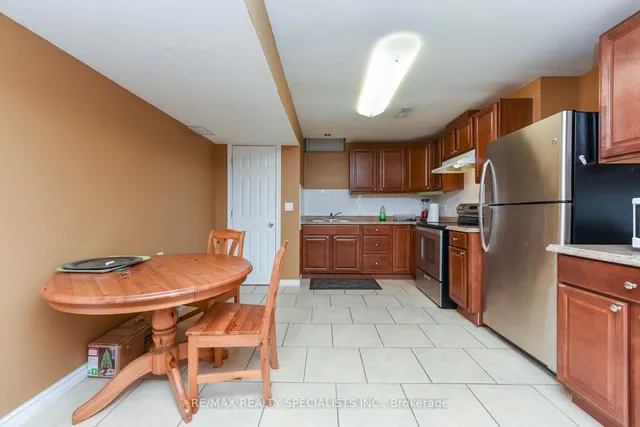 Additional image 32 of 37 Bluffwood Cres