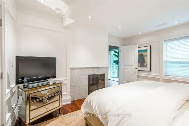 Additional image 25 of 607 Edgewater Cres