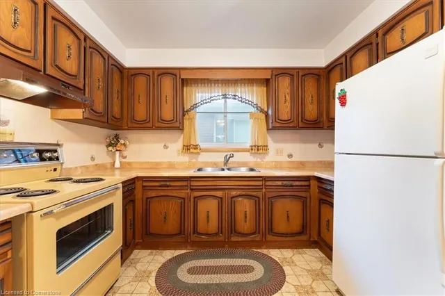 Additional image 15 of 17 Colgate Crt