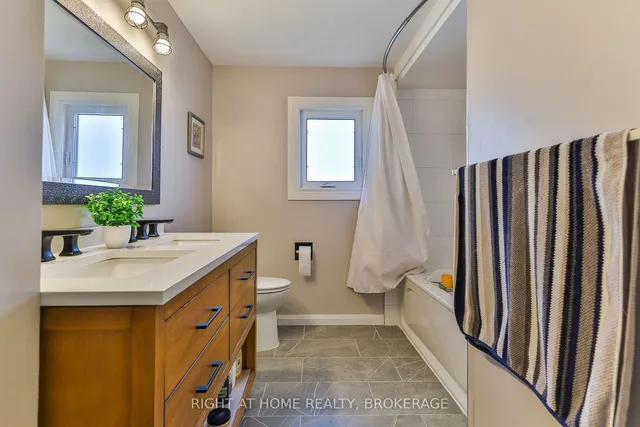 Additional image 28 of 2 Desantis Crt