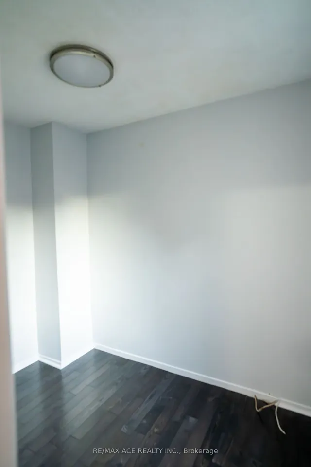 Additional image 23 of 47 John Stoner Dr