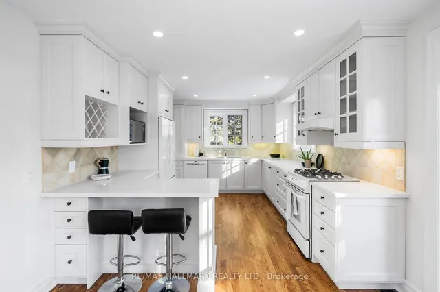 Additional image 13 of 218 Yonge Blvd