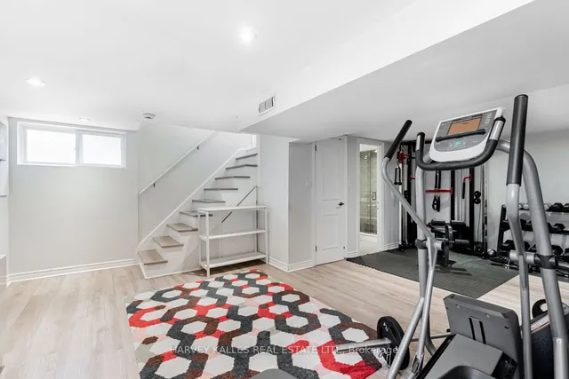 Additional image 33 of 144 Armour Blvd