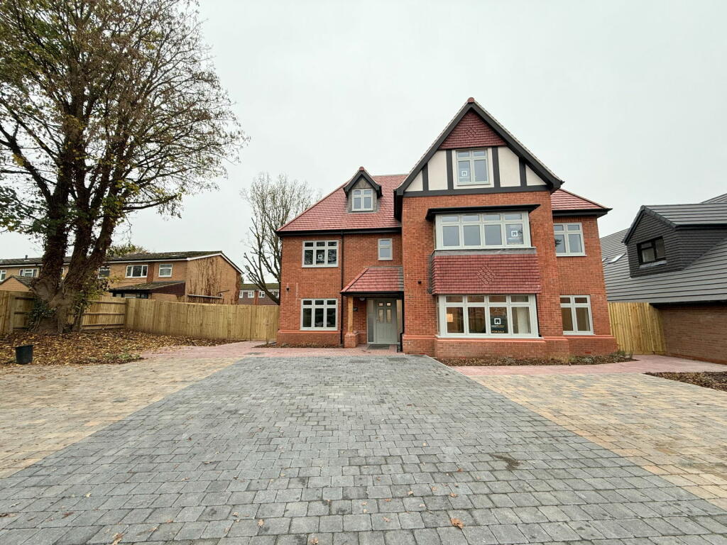 OAK TREE PLACE - New Apartments