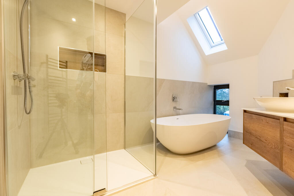 Additional image 36 of Oakridge, Drop Lane, Bricket Wood, St Albans, AL2