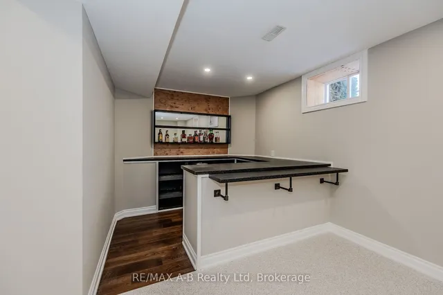 Additional image 34 of 252 Edgewater Cres