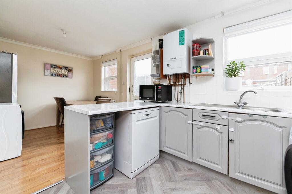 Additional image 16 of Broadwater Crescent, Welwyn Garden City