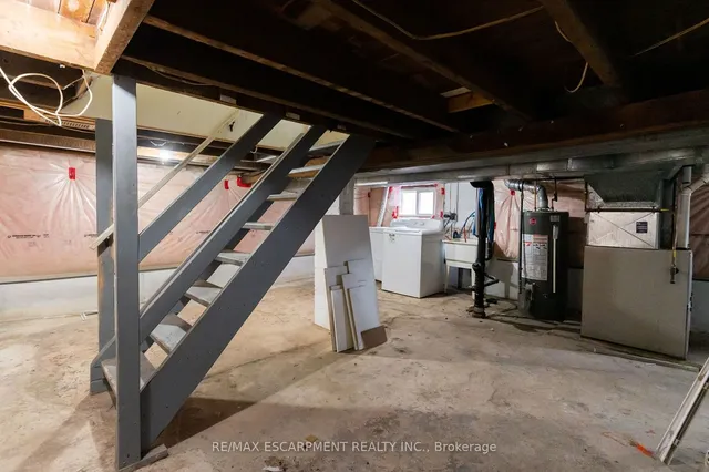 Additional image 26 of 289 Roxborough Ave