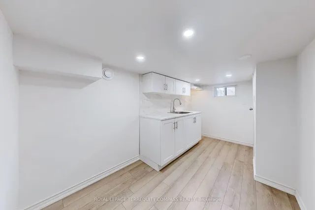 Additional image 37 of 560 Perth Ave