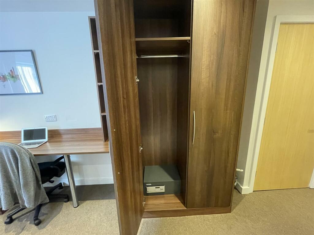 Additional image 6 of C6G Second