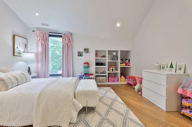 Additional image 32 of 108 Stratford Cres