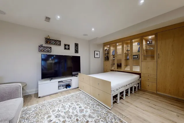 Additional image 29 of 96 Crimson Millway