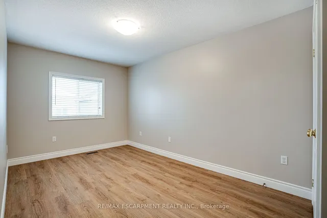 Additional image 19 of 24 Marina Point Cres