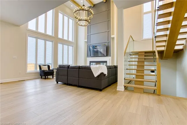 Additional image 10 of 67 Creanona Blvd