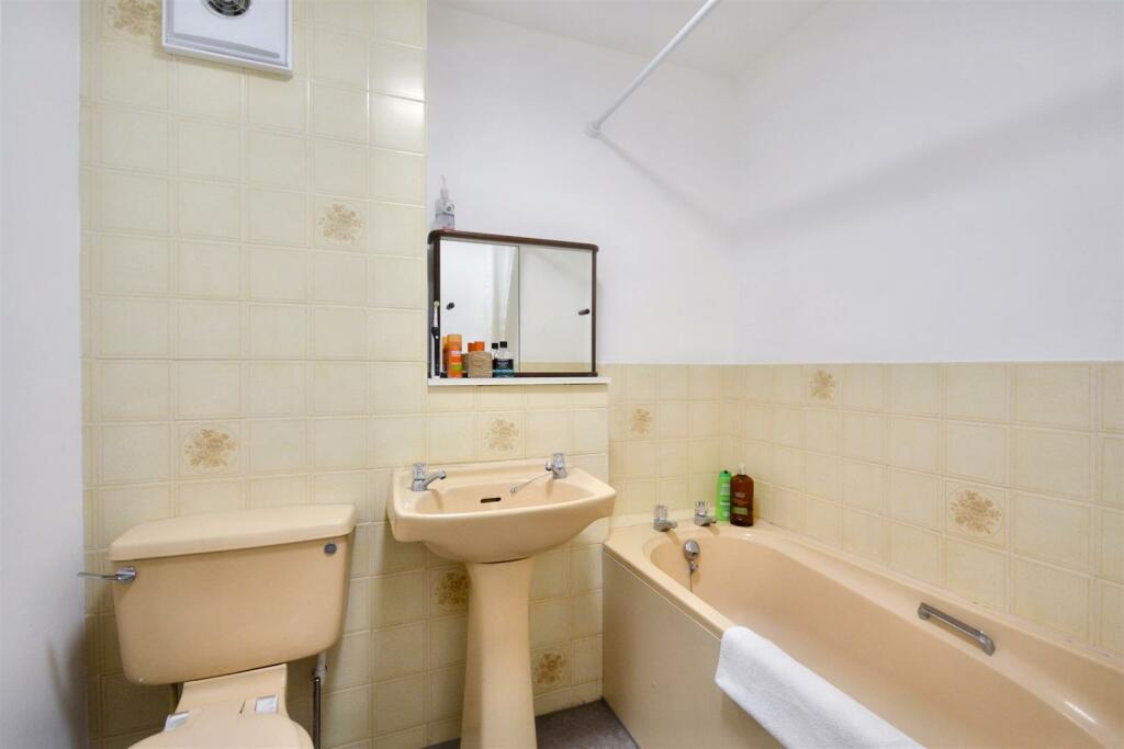 Additional image 8 of Hawkshill, Dellfield, St. Albans