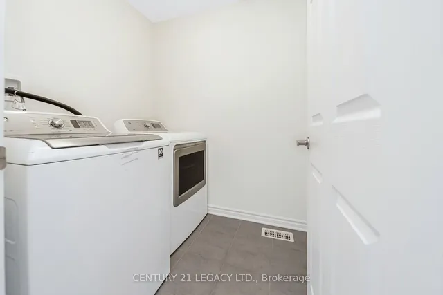 Additional image 30 of 932 Cherry Crt