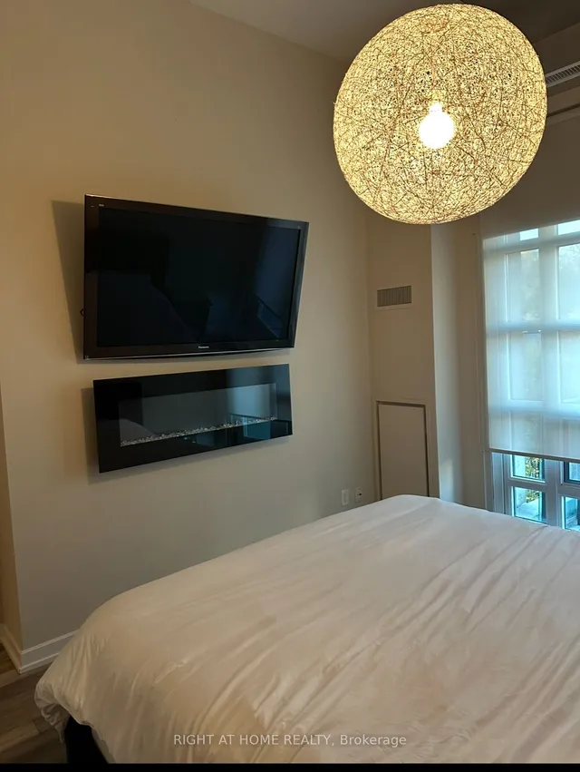 Additional image 13 of 380 Macpherson Ave Unit 306