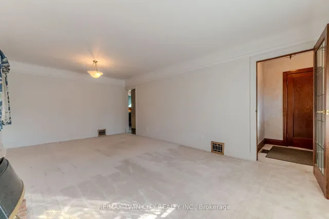 Additional image 14 of 547 Roxborough Ave