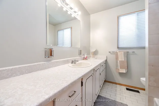 Additional image 17 of 171 Montrose Ave