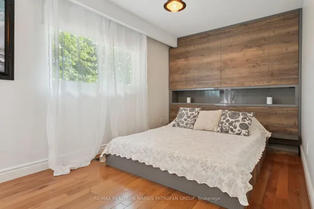 Additional image 14 of 21 Toynbee Tr