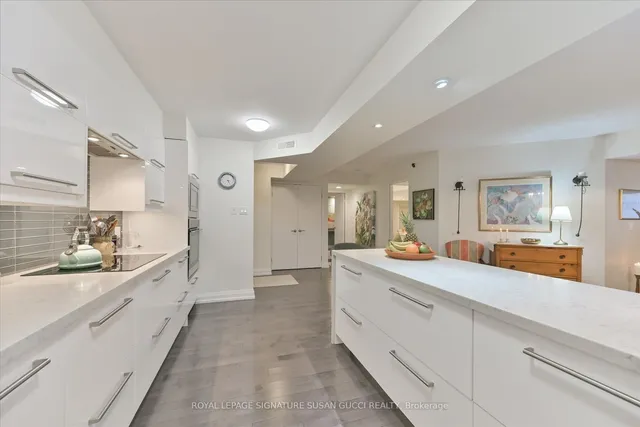 Additional image 13 of 130 Carlton St Unit 810