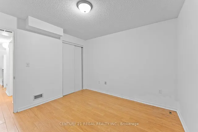 Additional image 33 of 228 St George St Unit 3