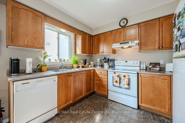 Additional image 15 of 128 Henhoeffer Cres