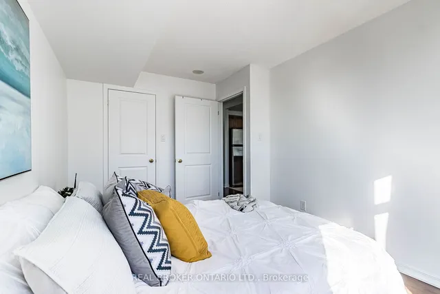 Additional image 23 of 9 George St Unit 907