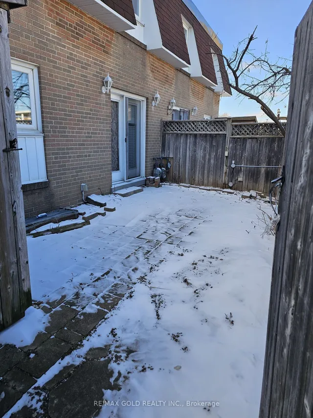 Additional image 18 of 29 Town House Cres Unit 29