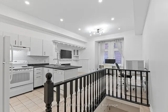 Additional image 25 of 228 St George St Unit 3