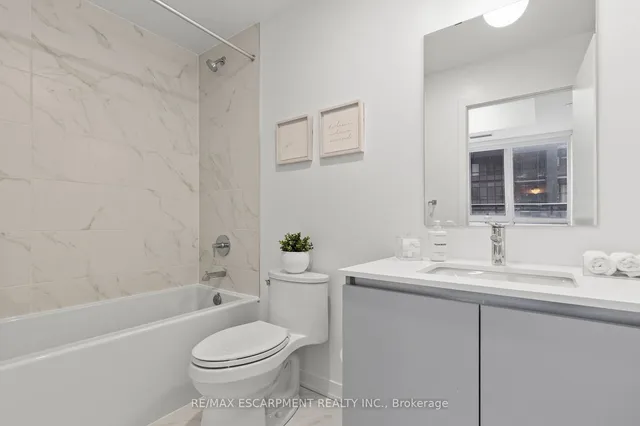 Additional image 21 of 405 Dundas St Unit 316