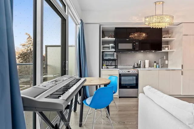 Additional image 18 of 6 Parkwood Ave Unit 303