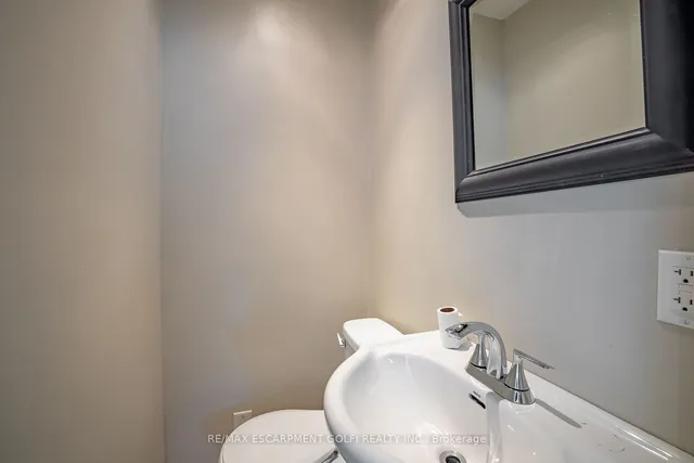 Additional image 16 of 86 Whitney Ave