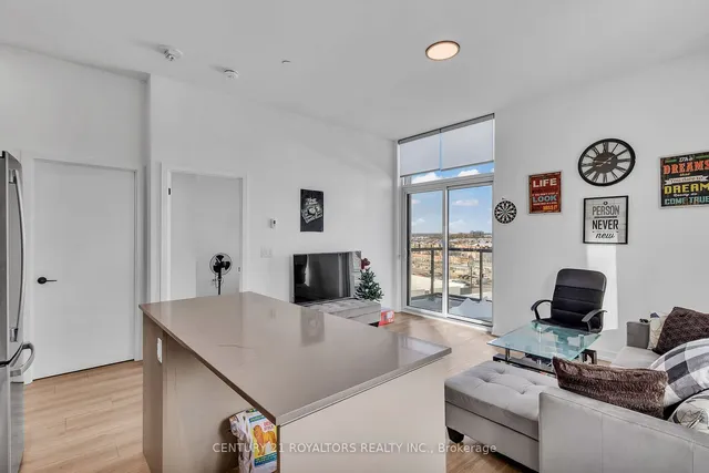 Additional image 14 of 10 Lagerfeld Dr