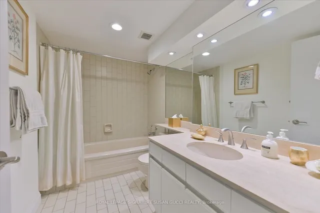 Additional image 25 of 130 Carlton St Unit 810