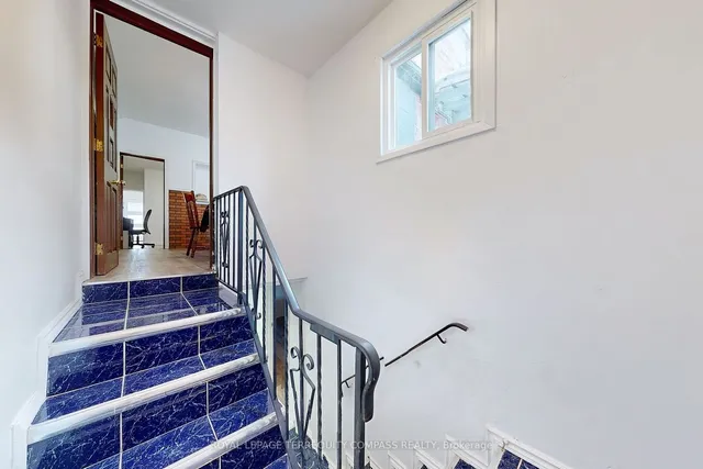 Additional image 35 of 560 Perth Ave