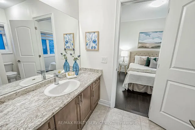 Additional image 34 of 5 Sinatra St