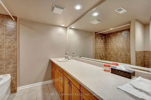 Additional image 26 of 131 East 42nd St