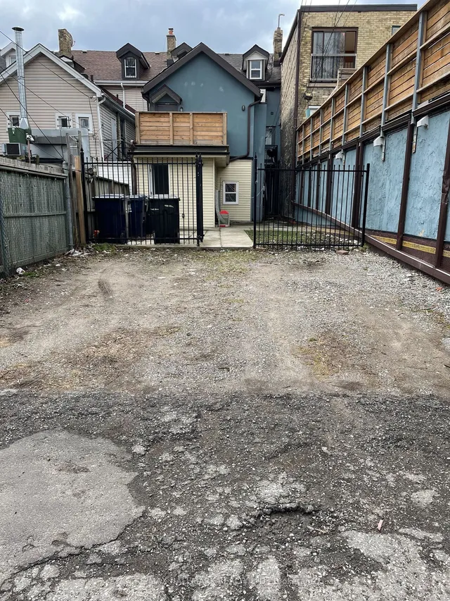 Additional image 31 of 414 Dundas St